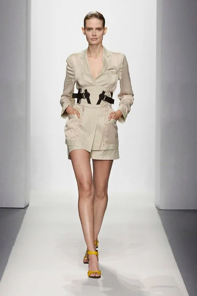 Look 8